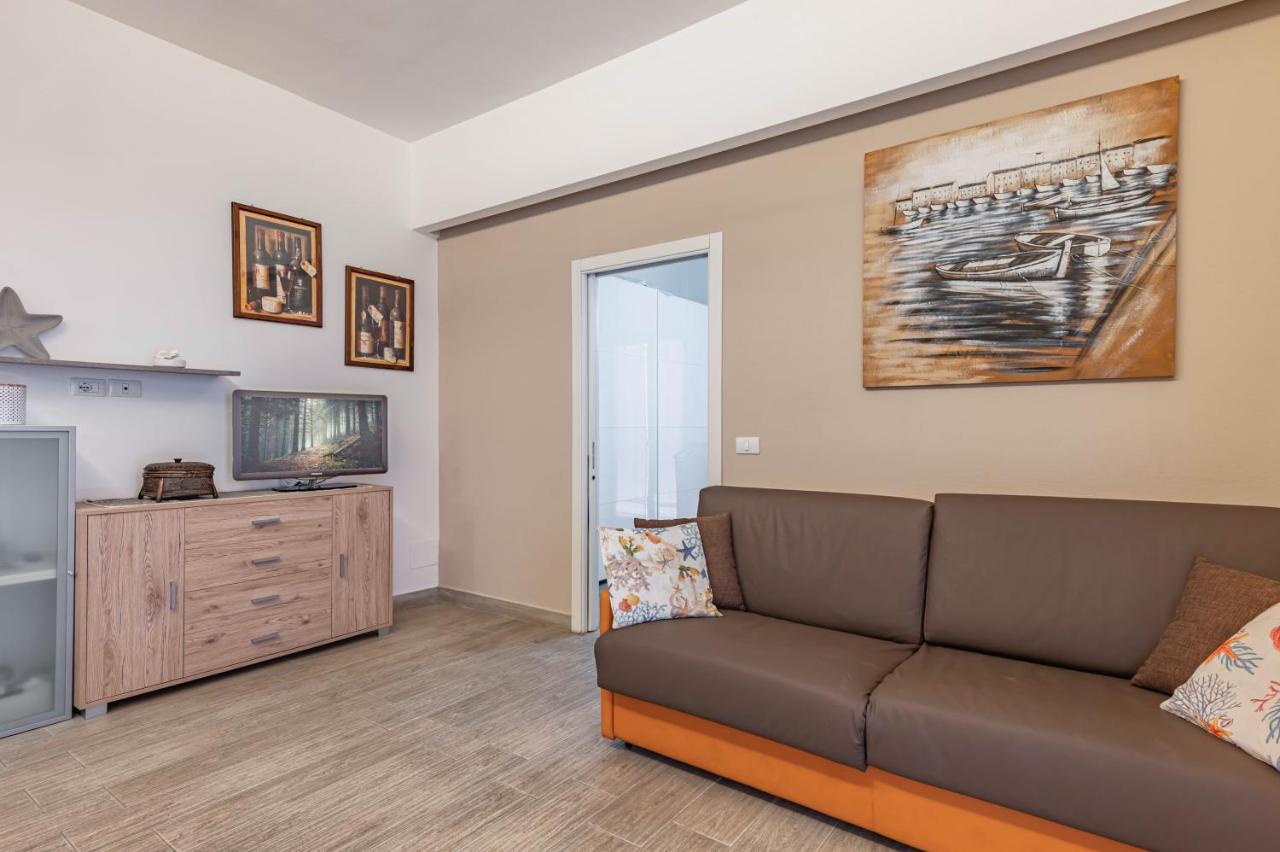 شقة Naxos Bay Flat With Terrace 50 Meters From The Sea جيارديني ناكسوس المظهر الخارجي الصورة