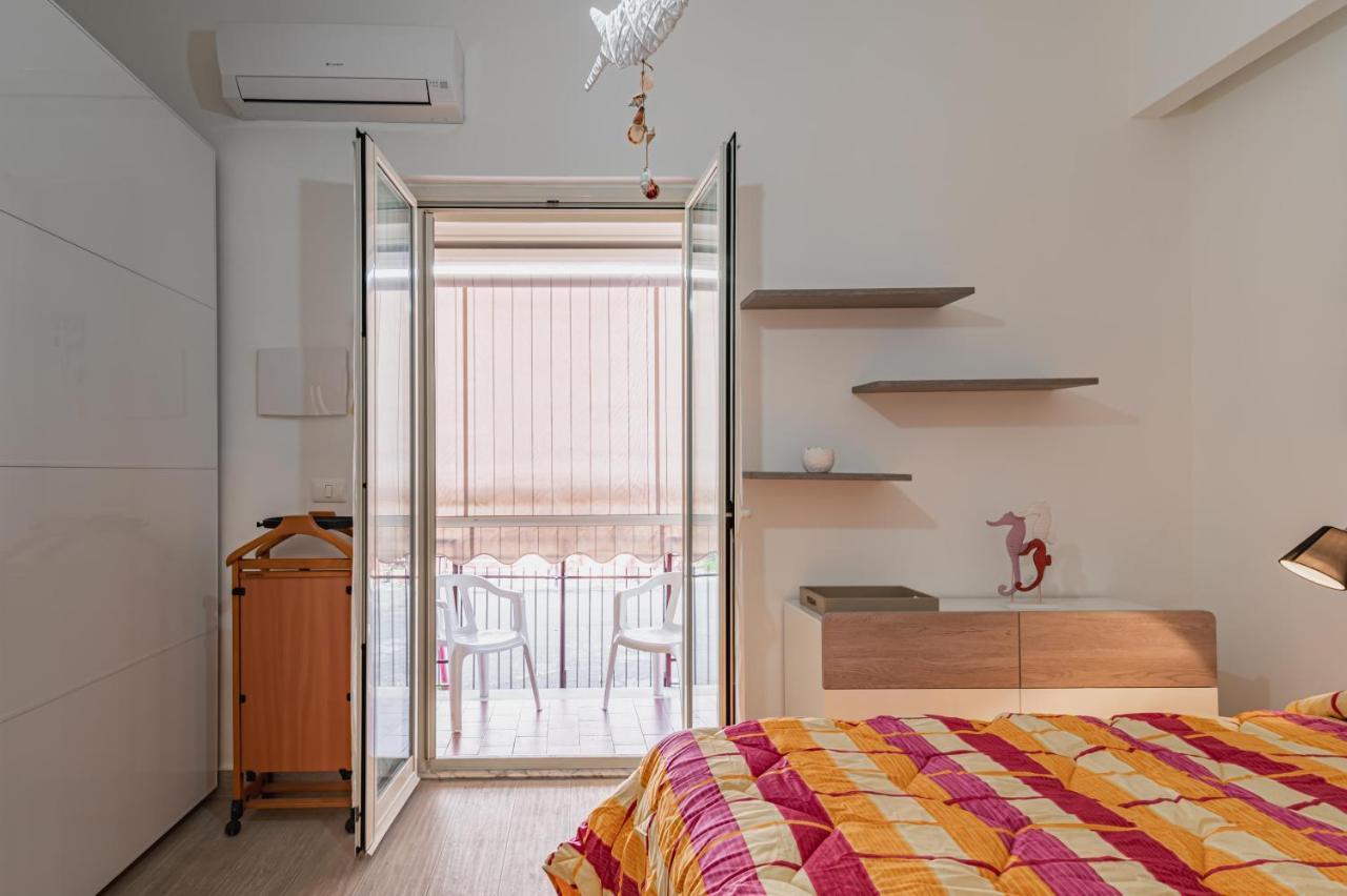 شقة Naxos Bay Flat With Terrace 50 Meters From The Sea جيارديني ناكسوس المظهر الخارجي الصورة